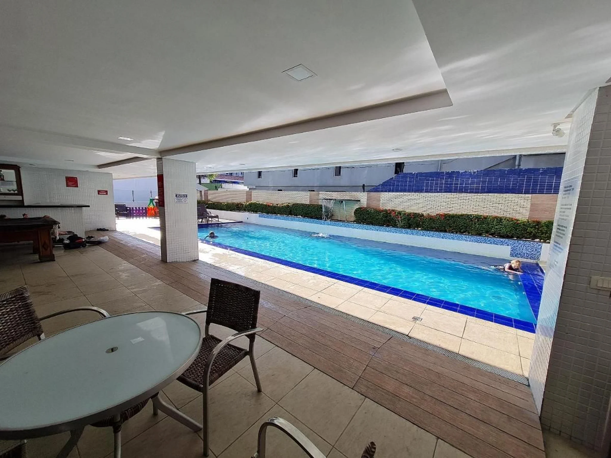 Imperial 210 — Arredores