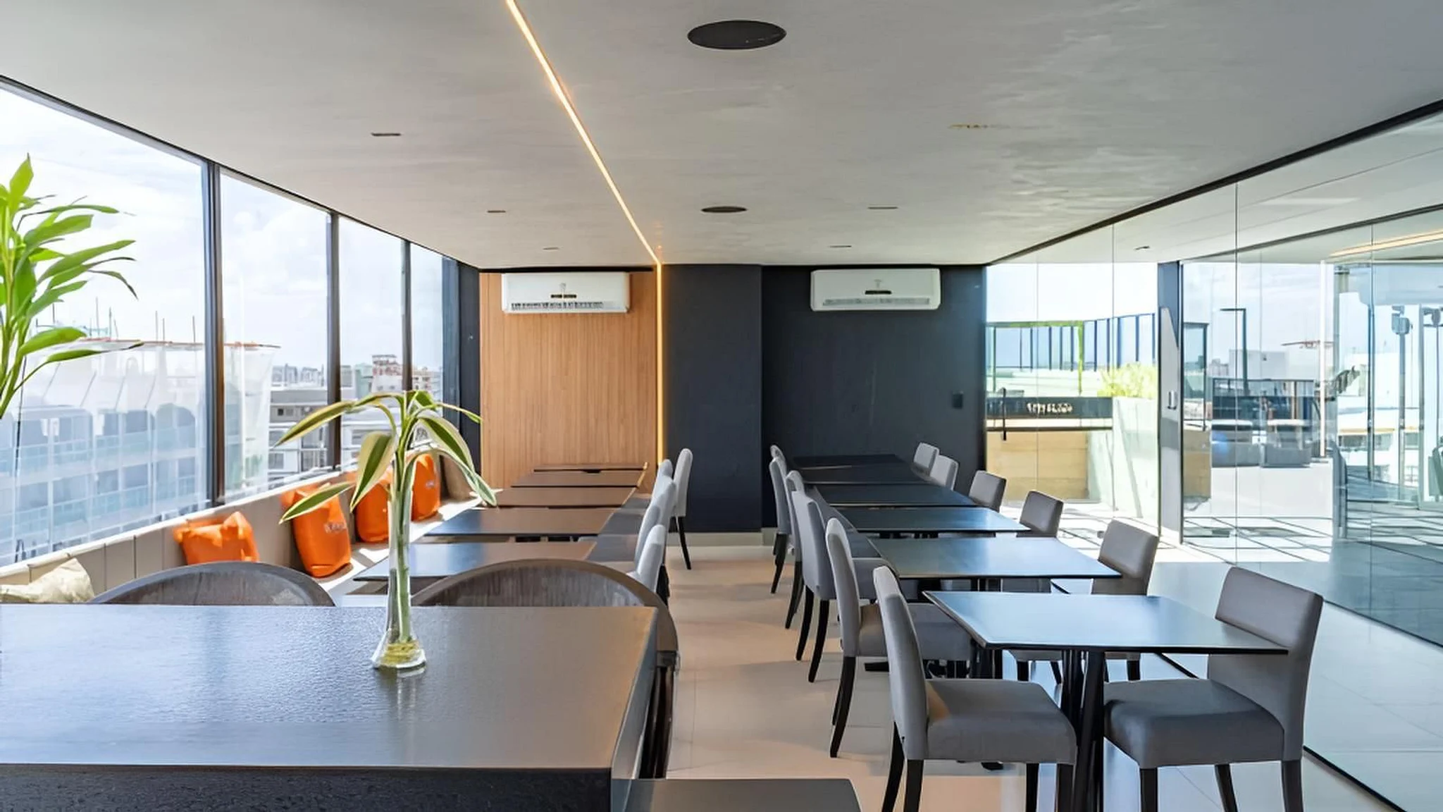Emunah Suites — Arredores