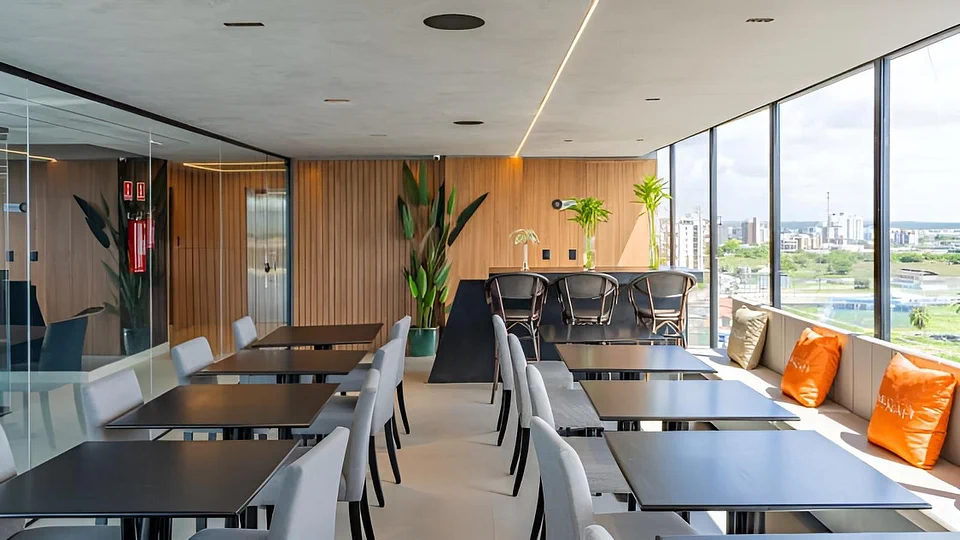 Emunah Suites — arredores