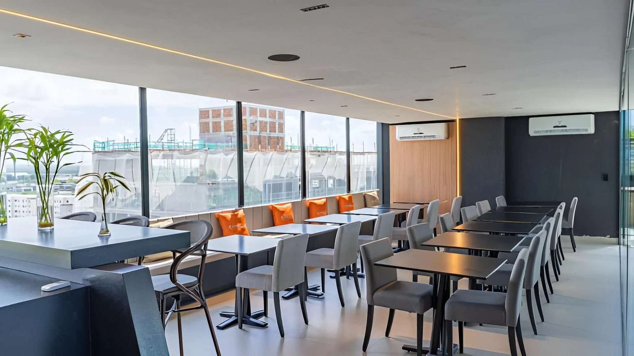 Emunah Suites — Arredores